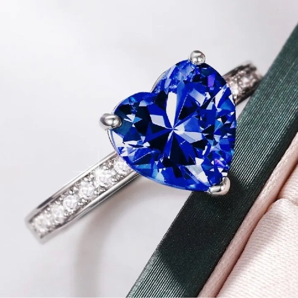 WEDDING RING - Picture 3 of 8